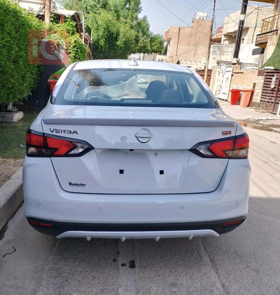 نيسان فيرسا